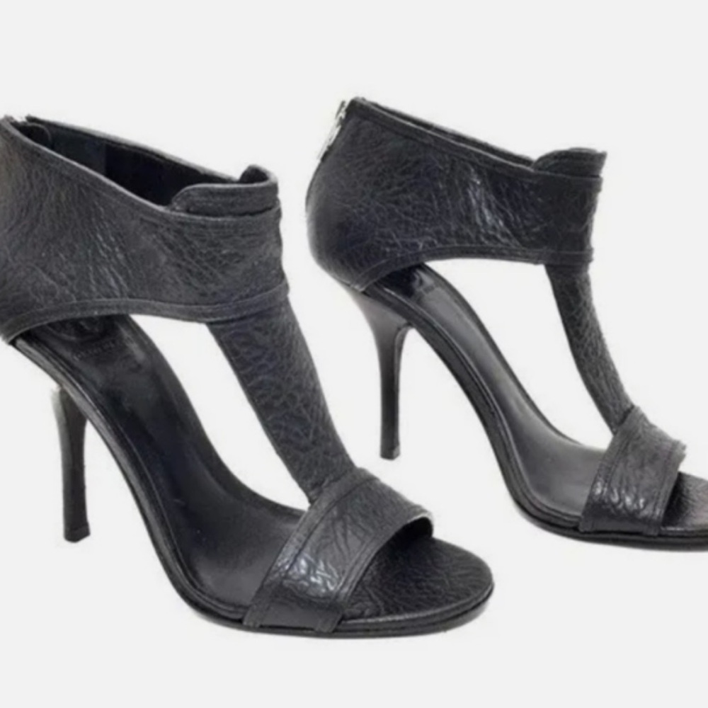 Tory Burch Black Pebbled Leather Heels Back Zip Closure Women’s Size 9M
